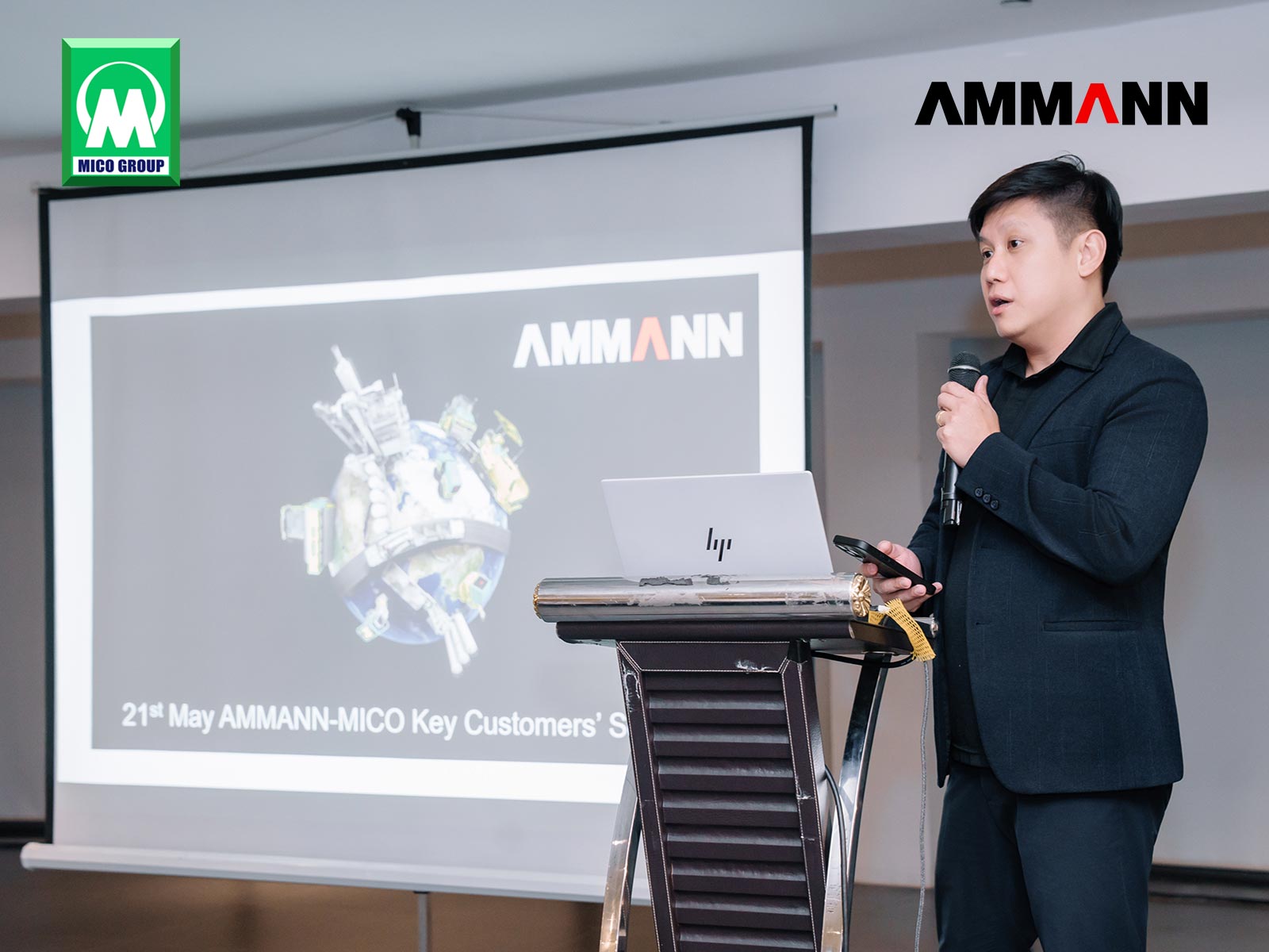 Ông Steven Goh Quản lý khu vực - Công ty TNHH Ammann Singapore Pte. phát biểu tại Hội thảo
