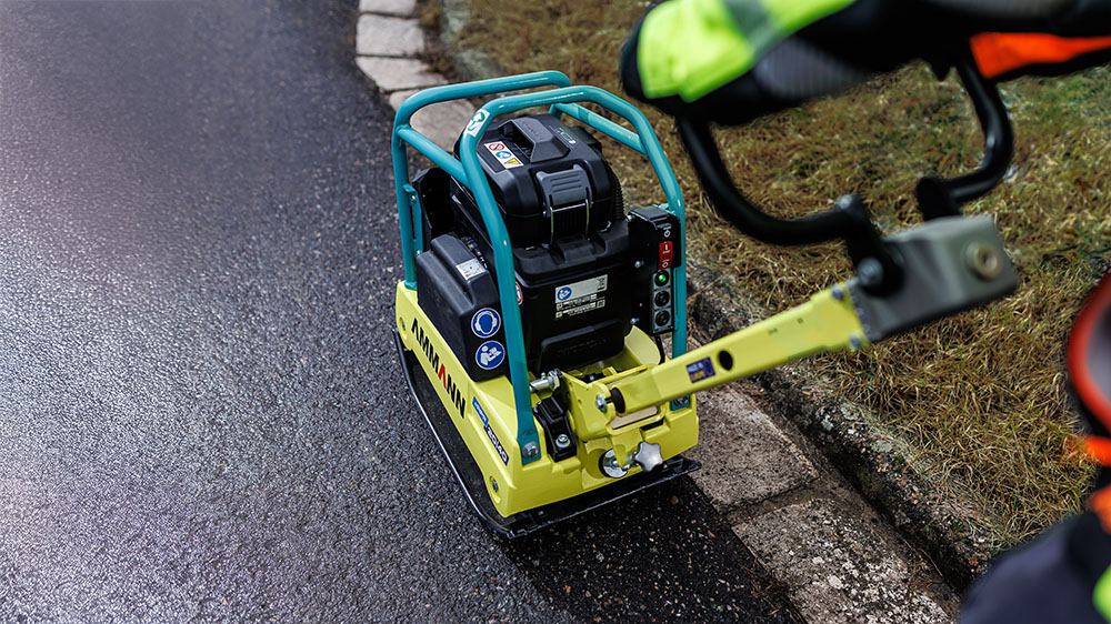 Ammann ra mắt máy đầm rung đảo chiều chạy bằng điện