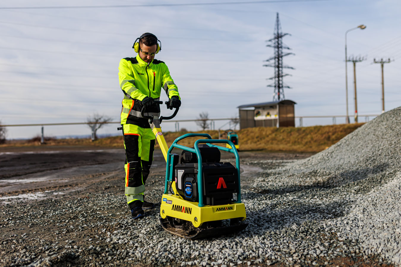 Ammann ra mắt máy đầm rung đảo chiều chạy bằng điện