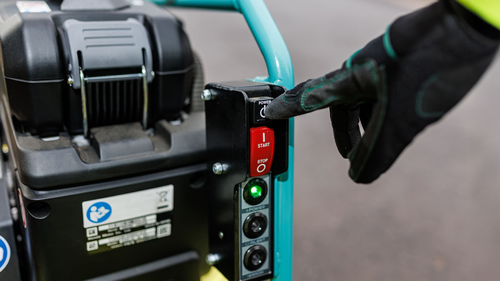 Ammann ra mắt máy đầm rung đảo chiều chạy bằng điện
