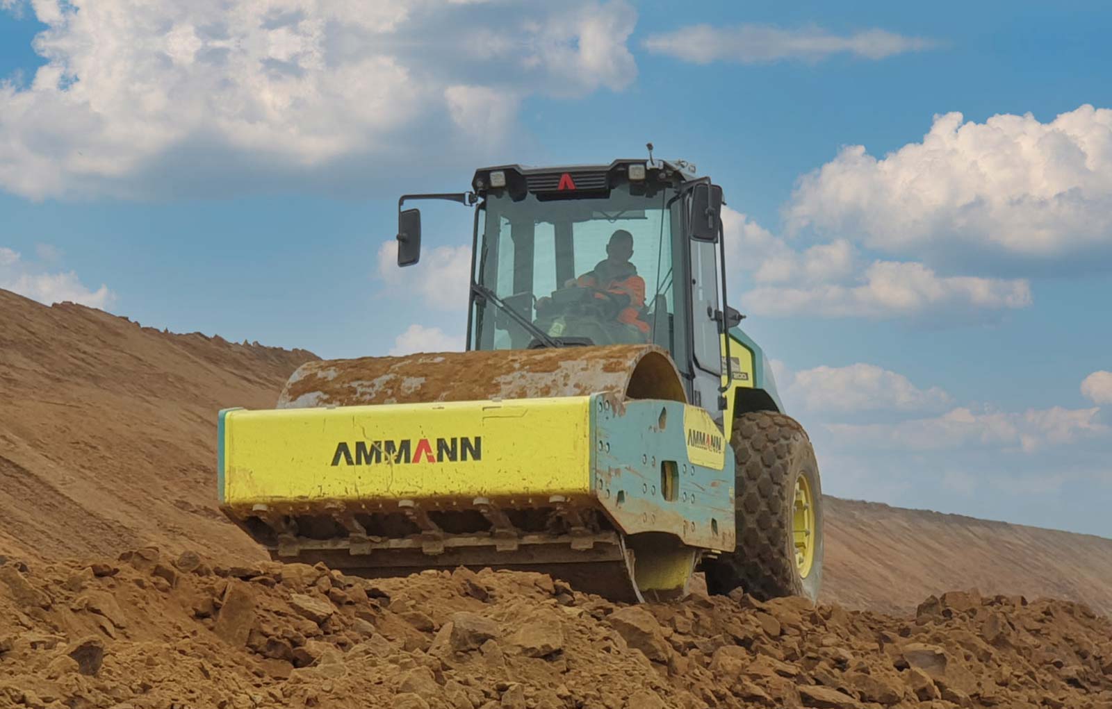 Xe lu rung một trống Ammann ARS 200 PD 20 tấn