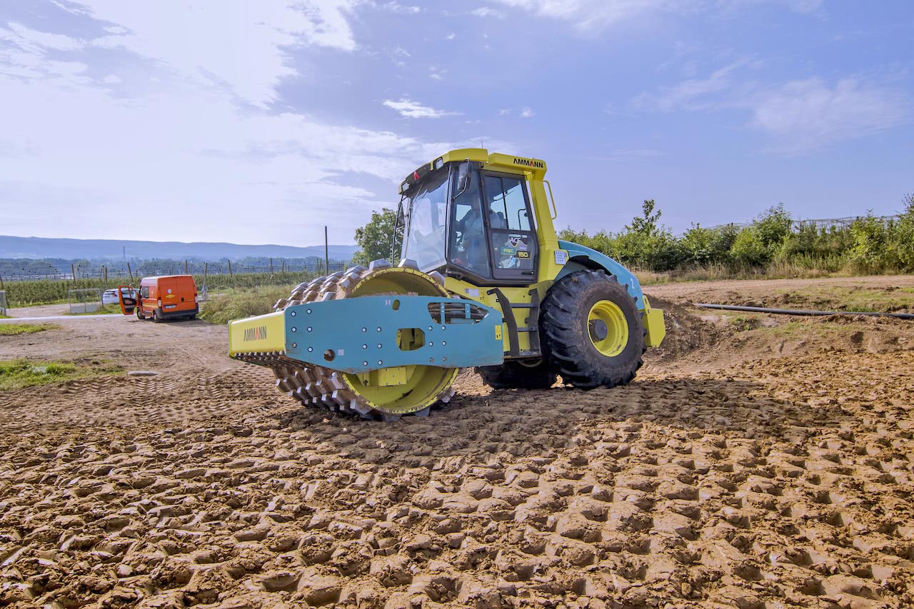 Xe lu rung một trống Ammann ASC 150 PD 15 tấn