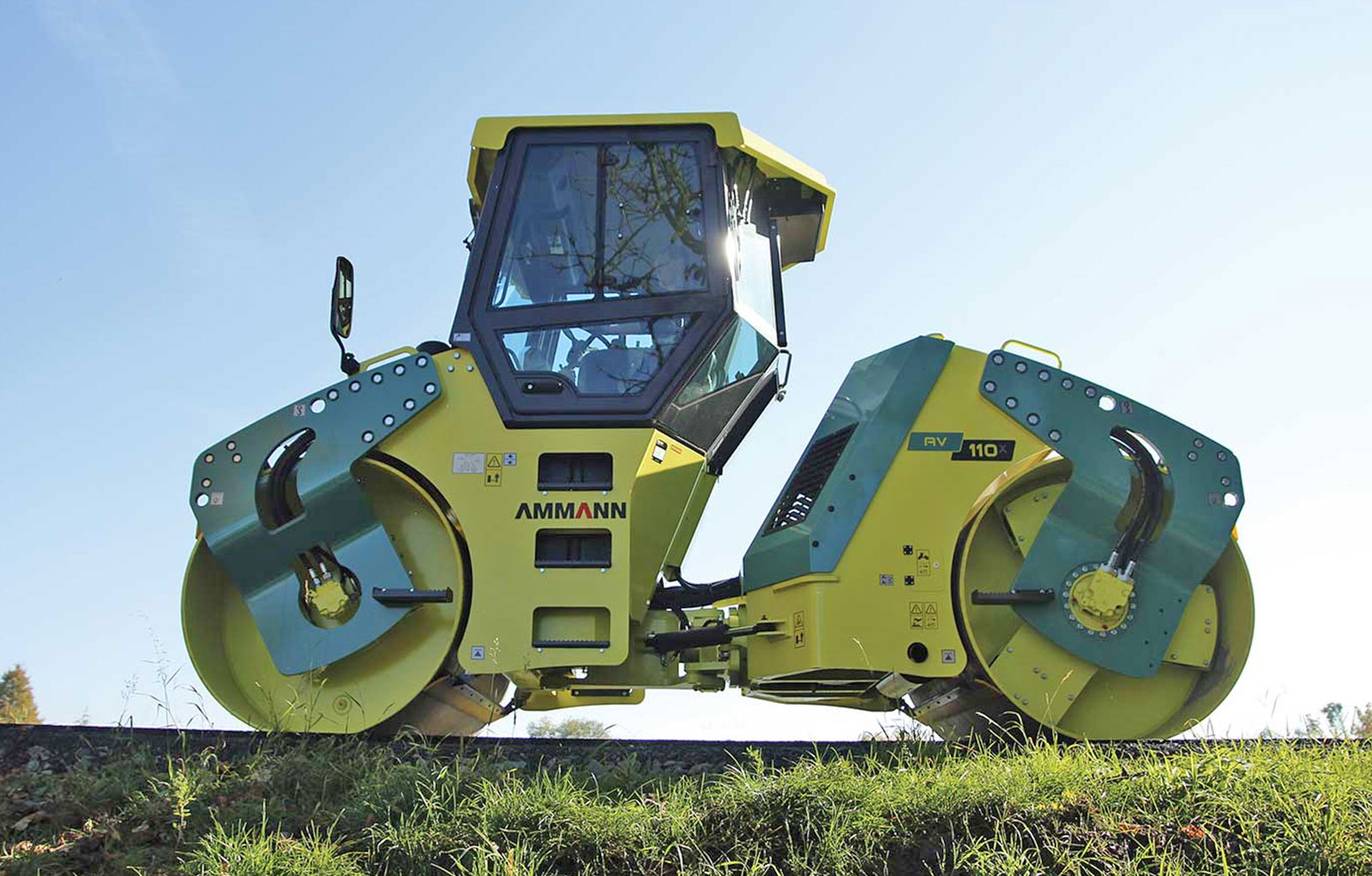 Xe lu 2 bánh thép Ammann AV 110 X