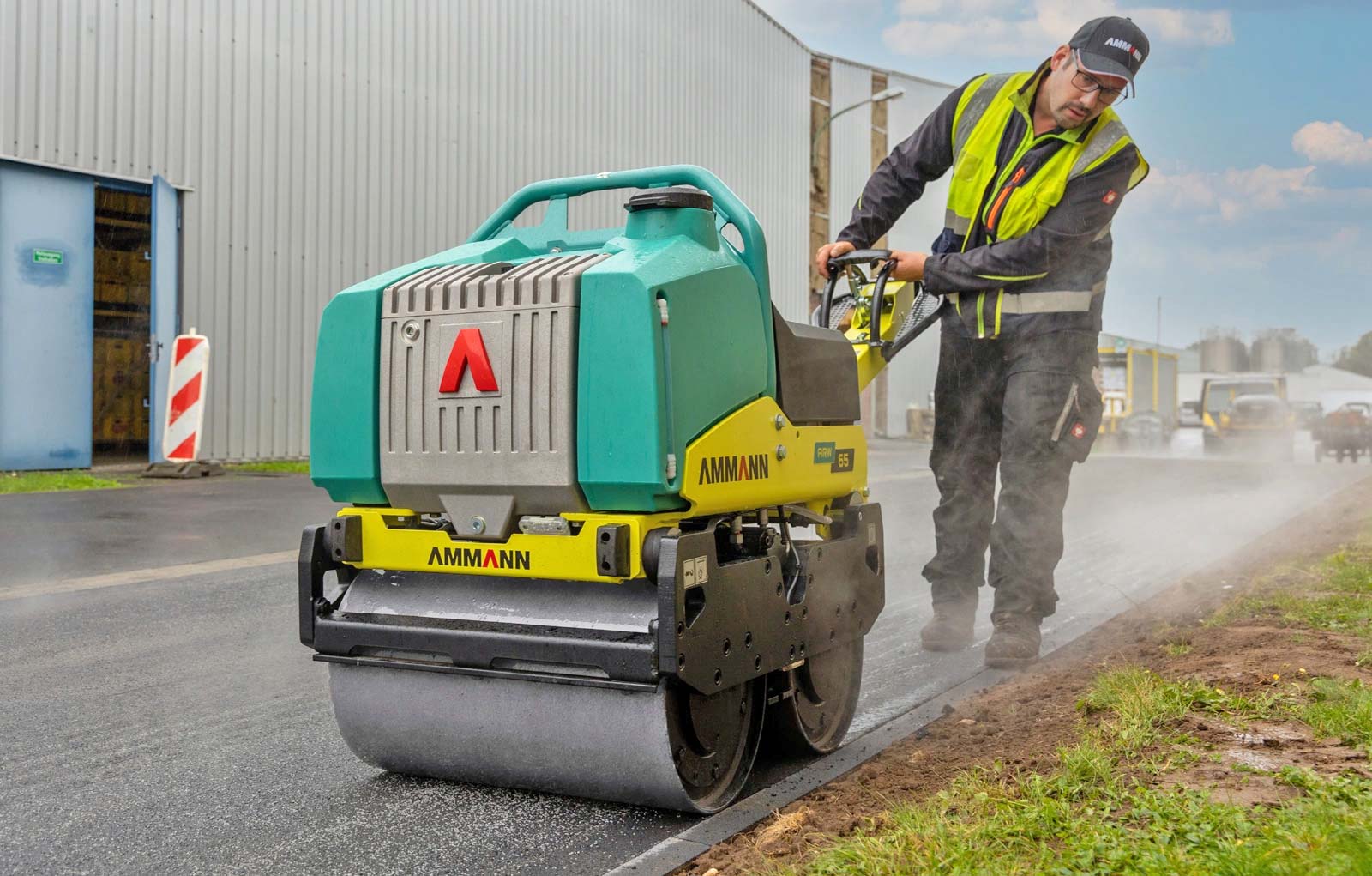 Xe lu dắt tay Ammann ARW 65