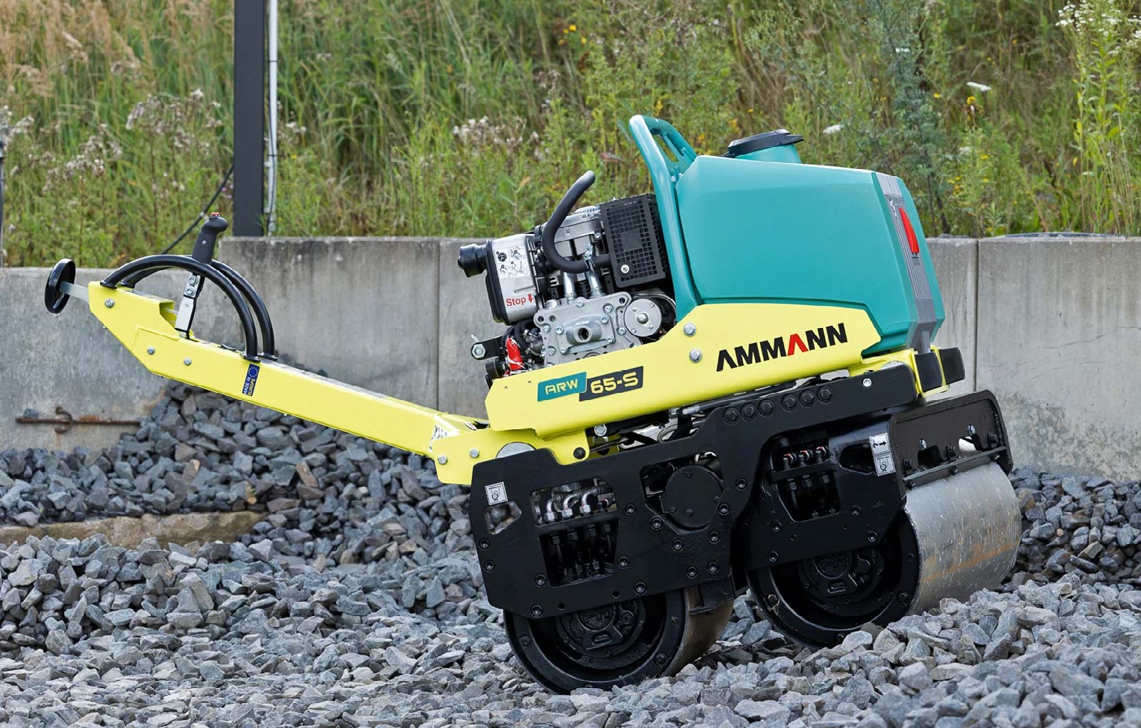 Xe lu dắt tay Ammann ARW 65-S