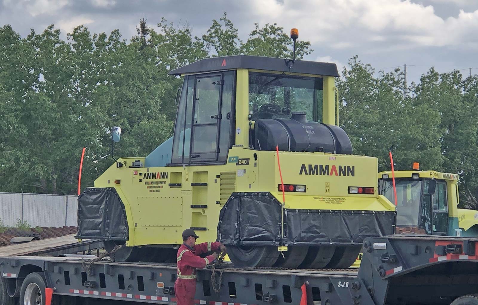 Xe lu lốp Ammann AP 240