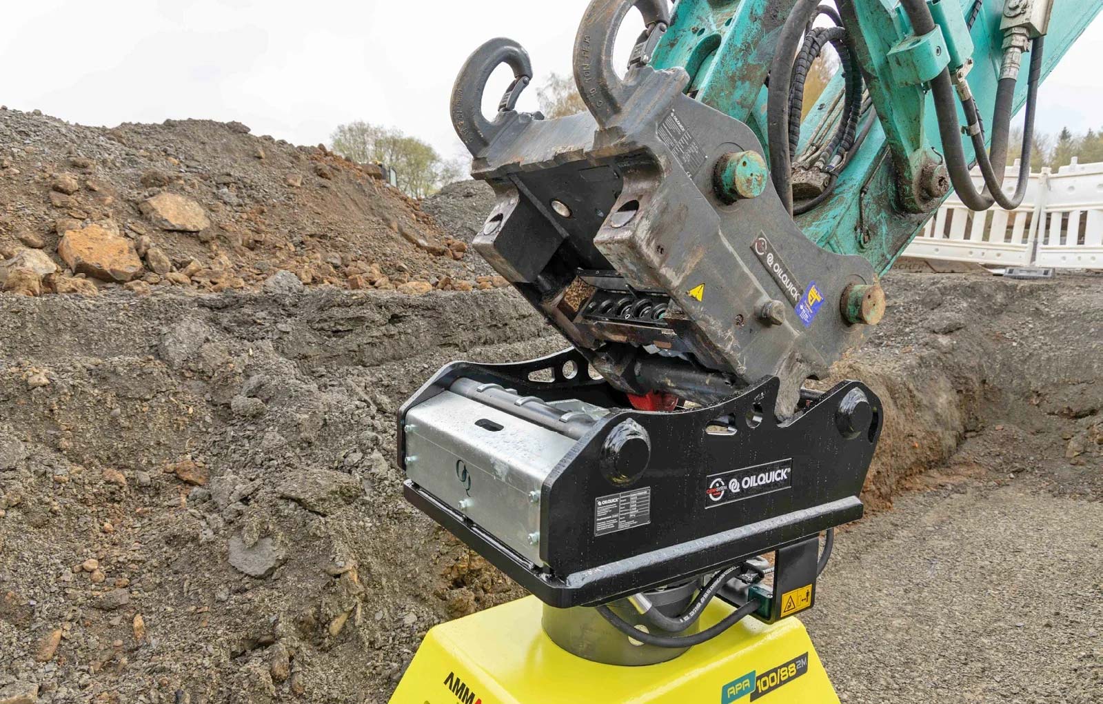 Máy đầm gắn máy đào Ammann APA 100/88 2M