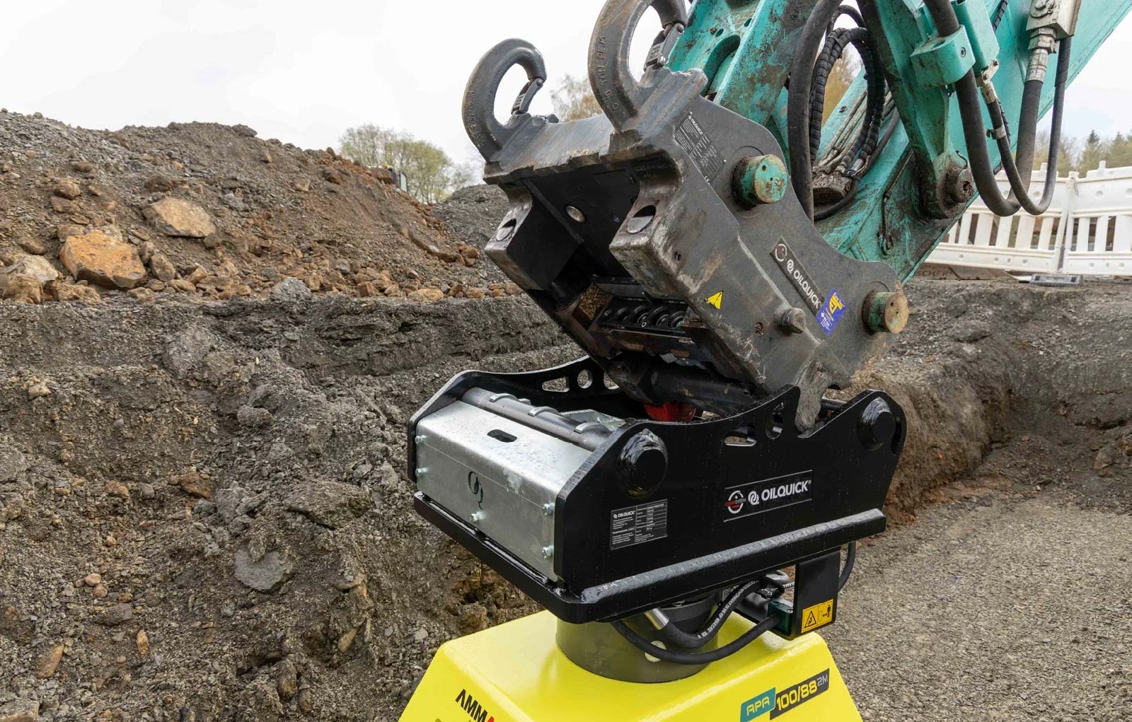 Máy đầm gắn máy đào Ammann APA 100/88 2M