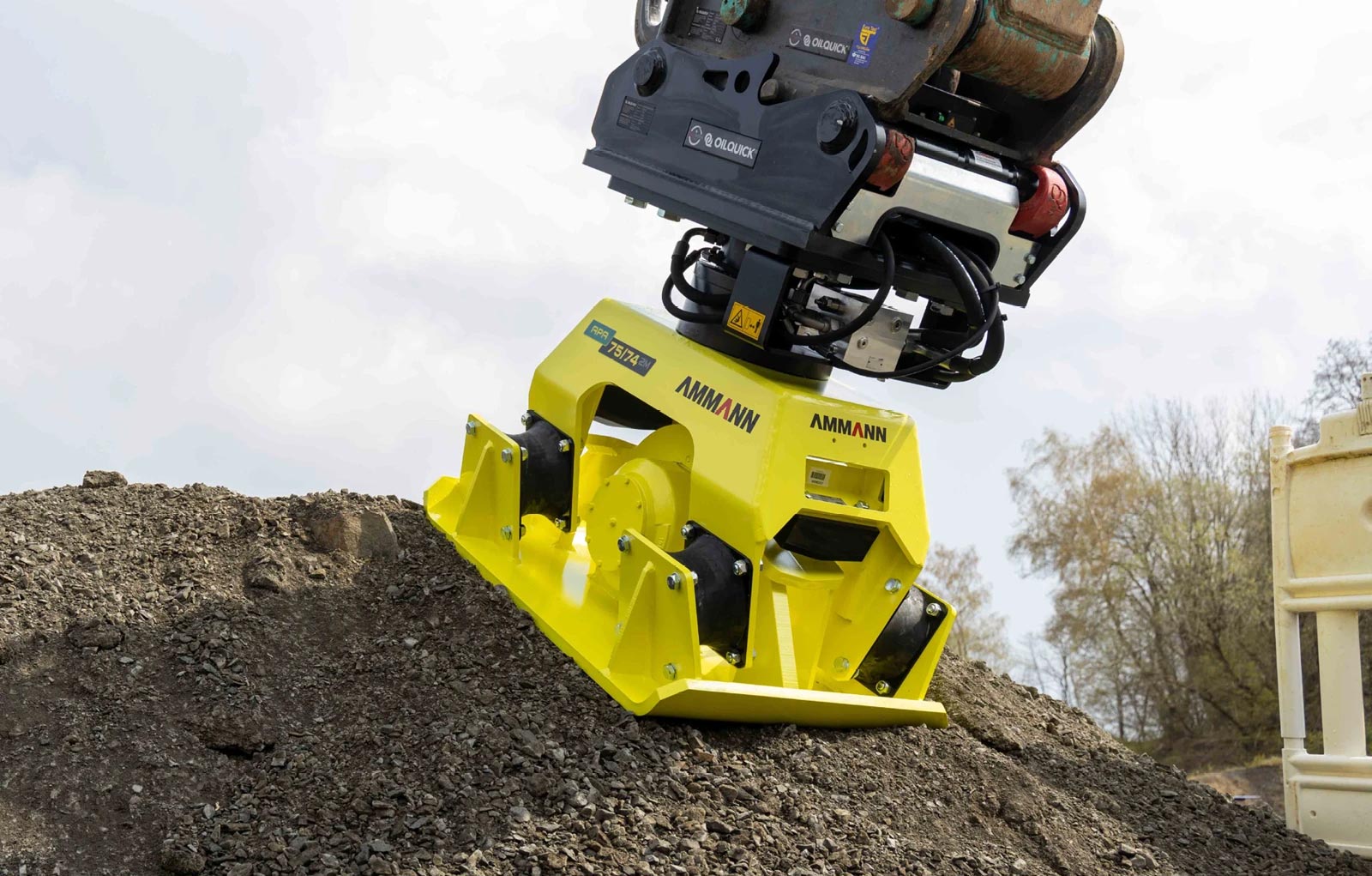 MÁY ĐẦM GẮN MÁY ĐÀO AMMANN APA 75/74 2M