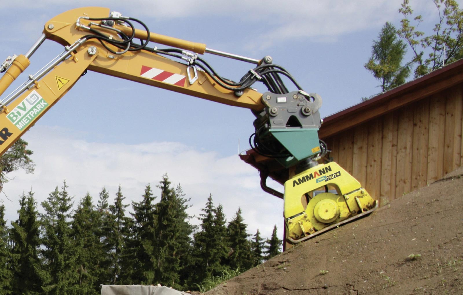 MÁY ĐẦM GẮN MÁY ĐÀO AMMANN APA 75/74 2M