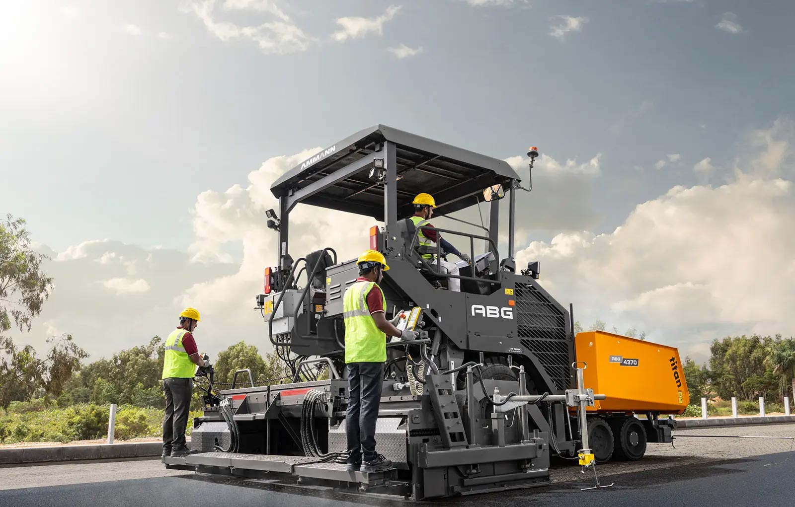 Máy rải nhựa đường bánh lốp Ammann ABG 4370