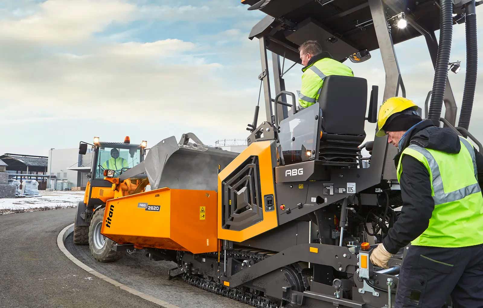 Máy rải nhựa đường bánh xích Ammann ABG 2820