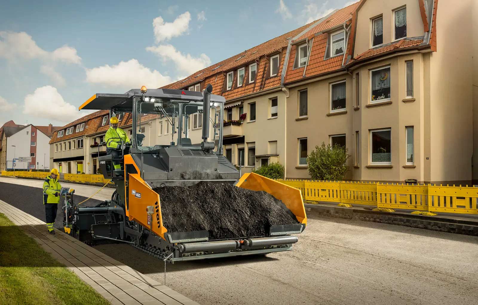 Máy rải nhựa đường bánh xích Ammann ABG 4820