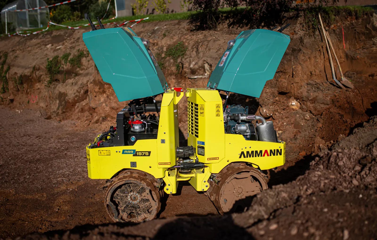 Xe lu rãnh Ammann ARR 1575-2